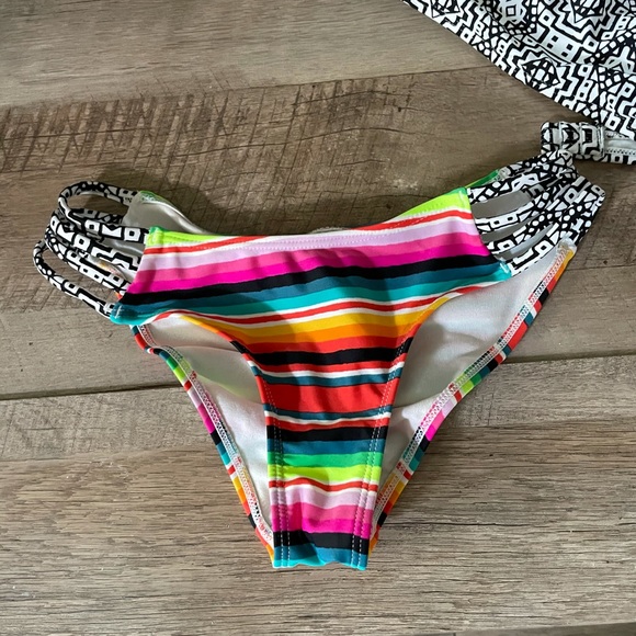 Colorful Two Piece Bikini - Picture 4 of 7